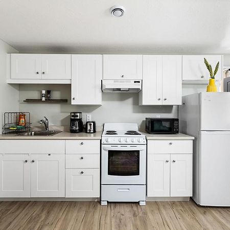 One Bedroom Apartment Moncton North ! Exteriör bild