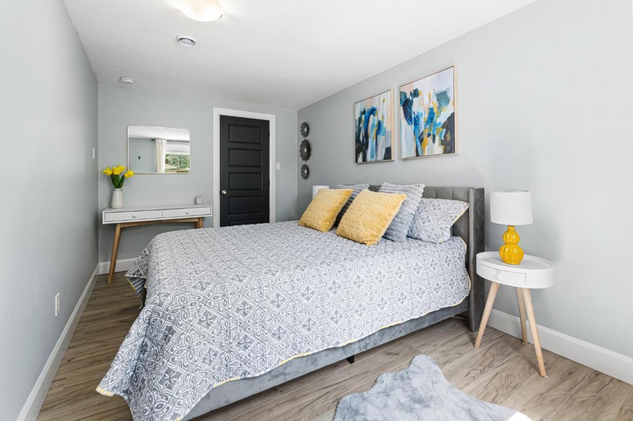One Bedroom Apartment Moncton North ! Exteriör bild