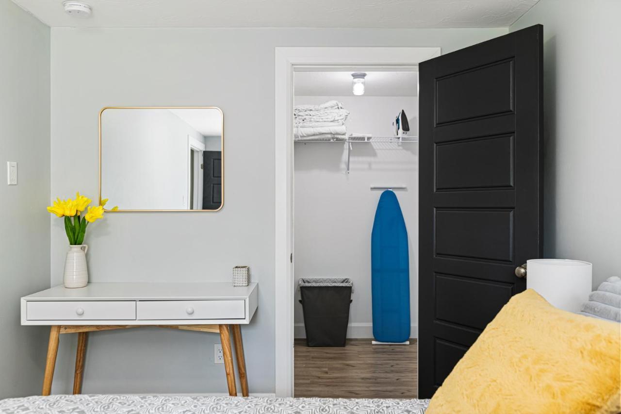 One Bedroom Apartment Moncton North ! Exteriör bild