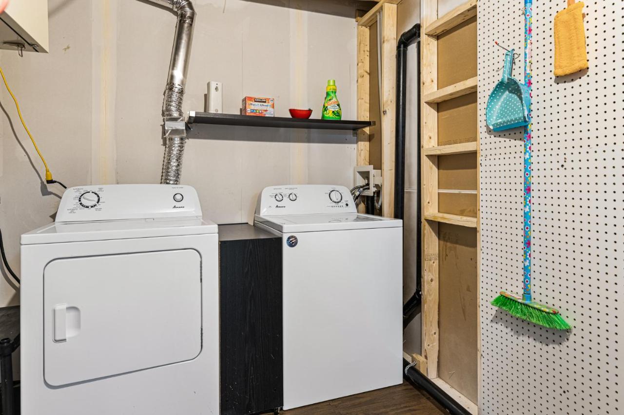 One Bedroom Apartment Moncton North ! Exteriör bild